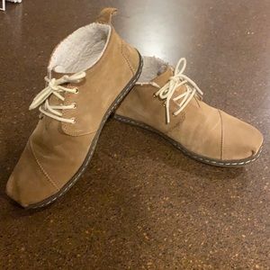 Toms tan suede and fur lace up shoes W 7.5